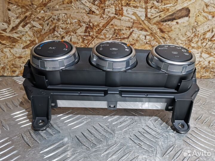 Блок управления климатконтролем Mazda CX-3 2017