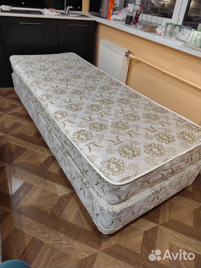 Кровать с матрасом бу 80*200
