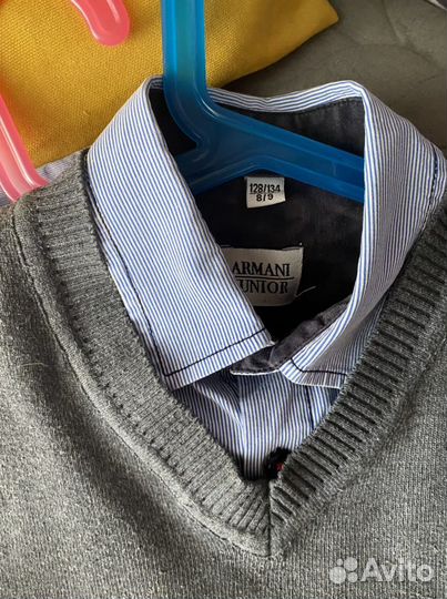 Школьные рубашки и жилетки