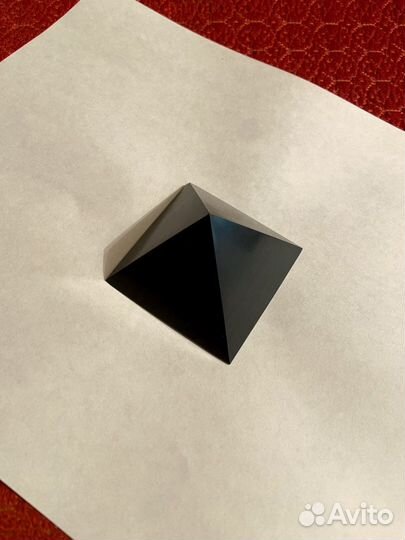 Шунгитовая пирамида