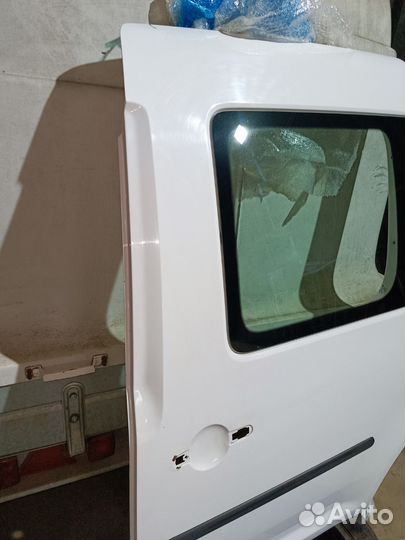 Боковая левая дверь Caddy 3