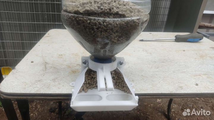 Автокормушка, дозатор корма для кур, форели и пр