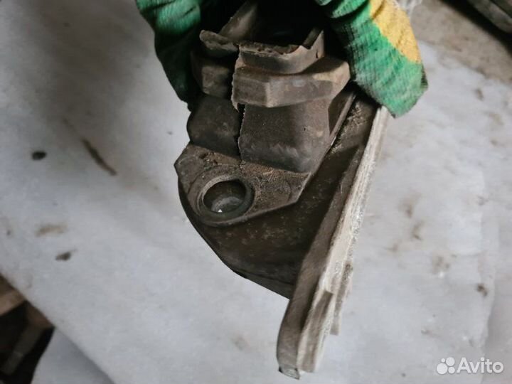 Крепление кпп левое Renault