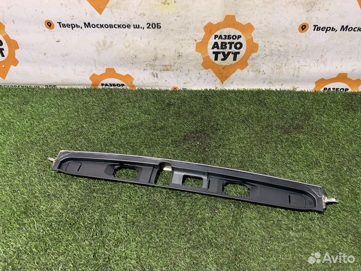 Центральный молдинг крышки багажника Mazda 6 GJ