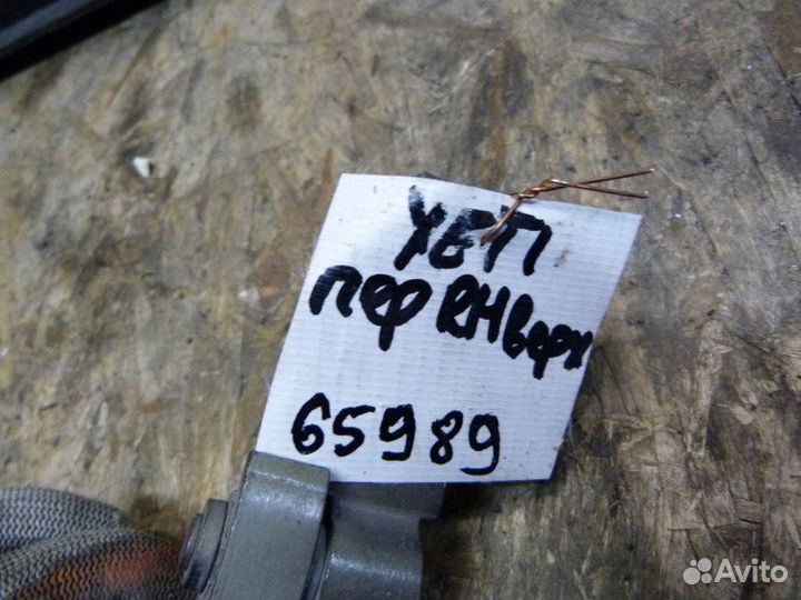 Петля двери передней правой верхняя Skoda Yeti 200