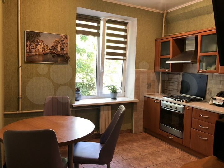 4-к. квартира, 90 м², 2/5 эт.