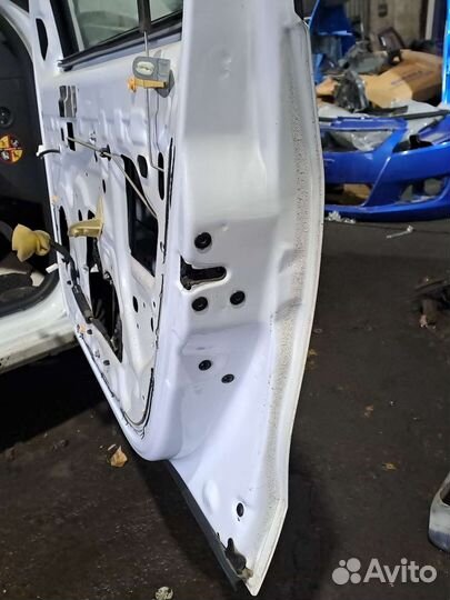 Дверь передняя правая Terrano D10 8010000q1b