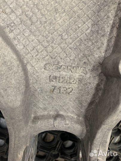 1912829 Кронштейн кабины передний правый