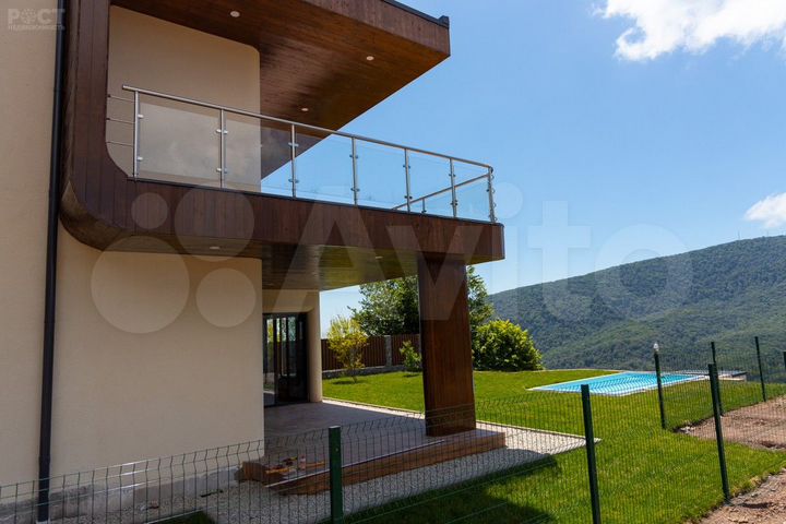 Коттедж 250 м² на участке 6,3 сот.