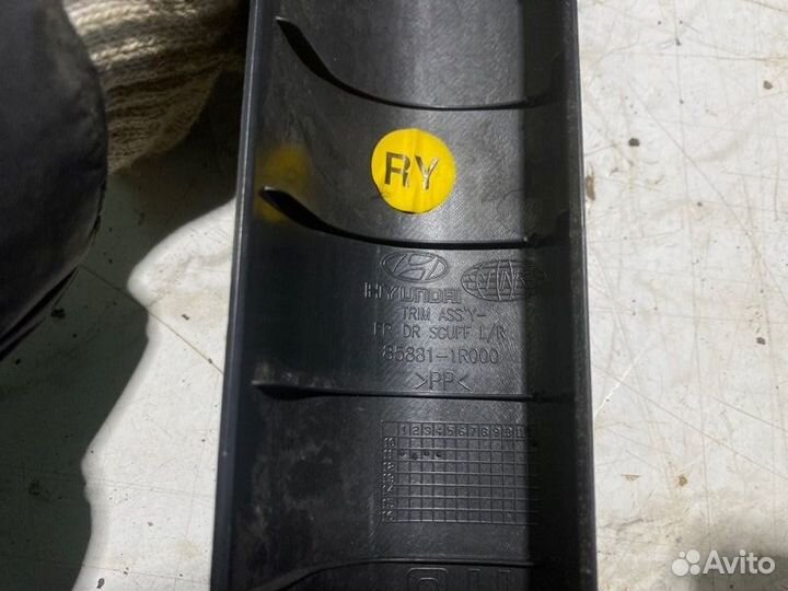 Накладка порога передняя правая Hyundai Solaris