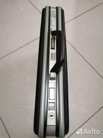 Кейс дипломат