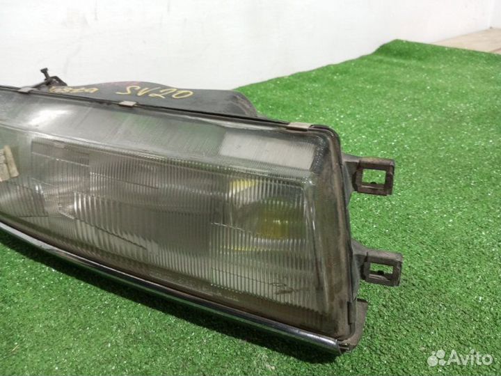 Фара галогеновая правая Toyota Vista SV20