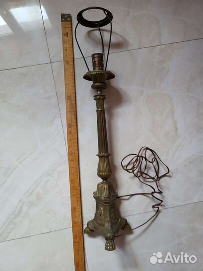 Лампа настольная старинных времени