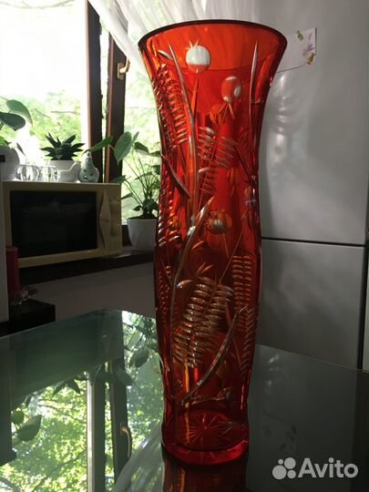 Интерьерные вазы из рубинового хрусталя