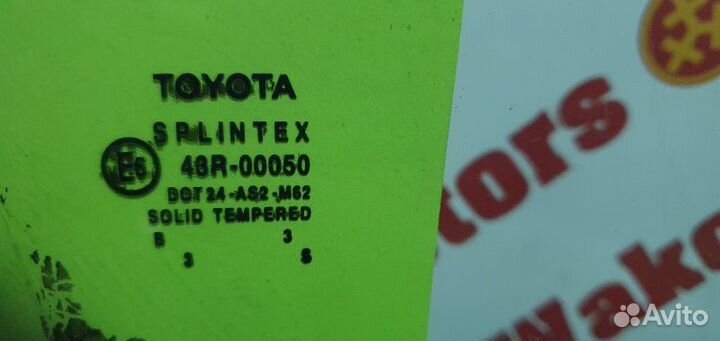 Стекло двери переднее правое Toyota Avensis AZT250