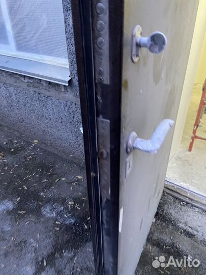 Продам стальную дверь