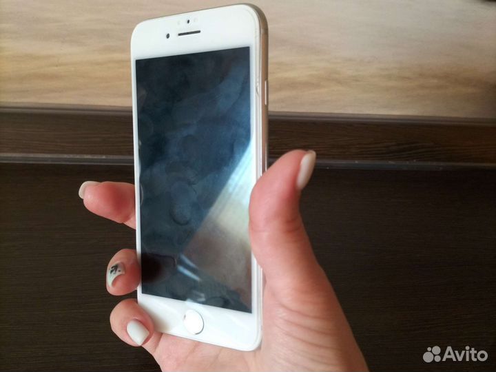 Телефон iPhone 8