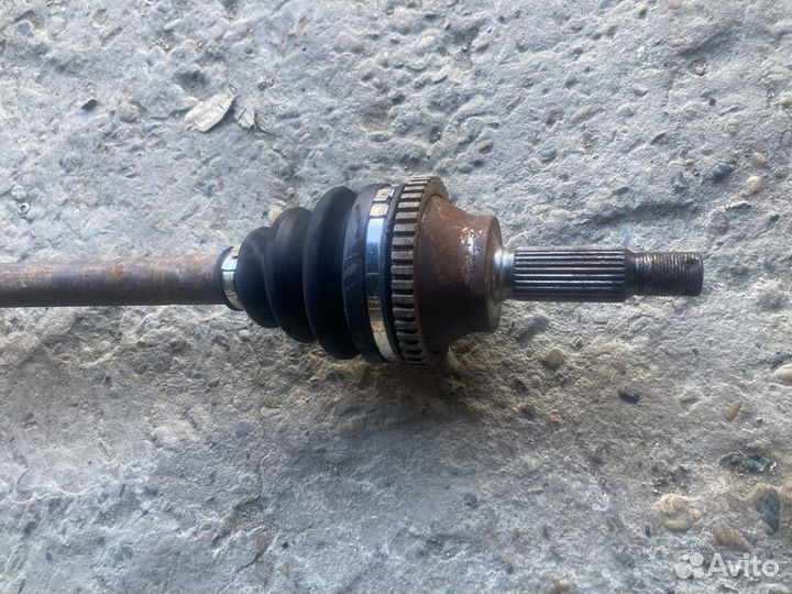 Правый привод, полуось Хендай Соната 4 EF 2.0л. ак
