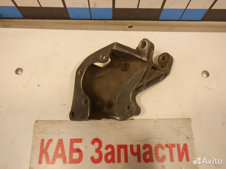 Кронштейн гидроусилителя VW Passat B3 VW Golf 3