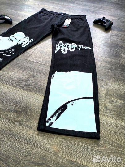 Джинсы levis с девушкой