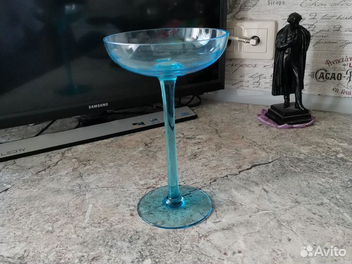 Старинная вазочка для варенья на высокой ножке