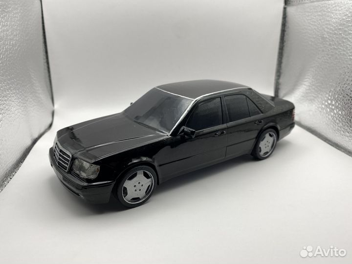 Модель автомобиля mercedes benz w124 e500 1:24