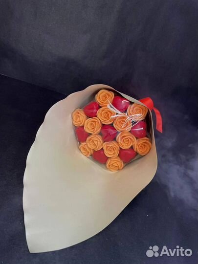 Шоколадные Розы и Сердца - 19 шт в Букете