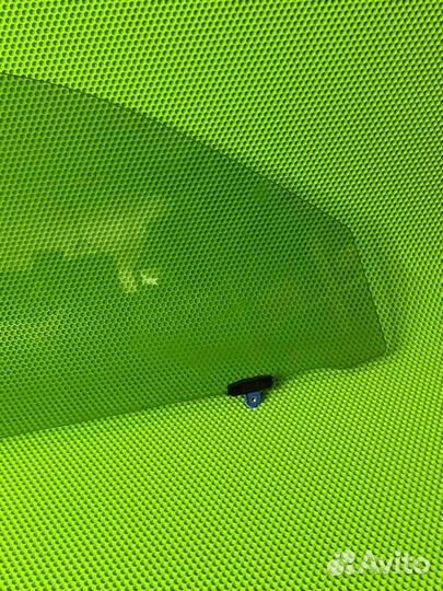 Стекло двери переднее правое Toyota Land Cruiser