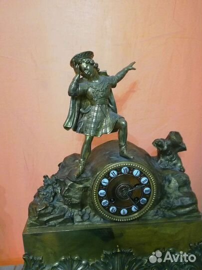 Часы каминные с подсвечниками