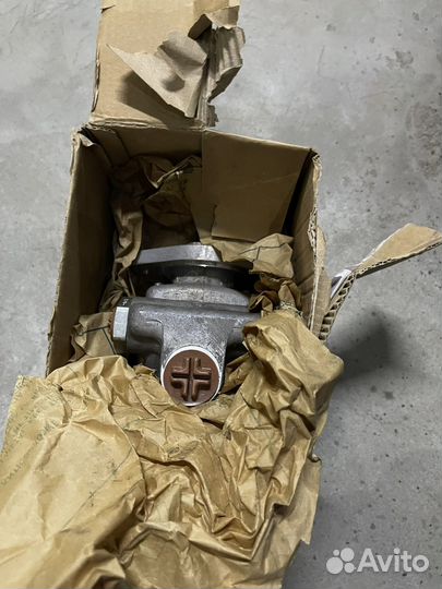 Насос гидроусилителя /Iveco EuroTrakker,Trakker