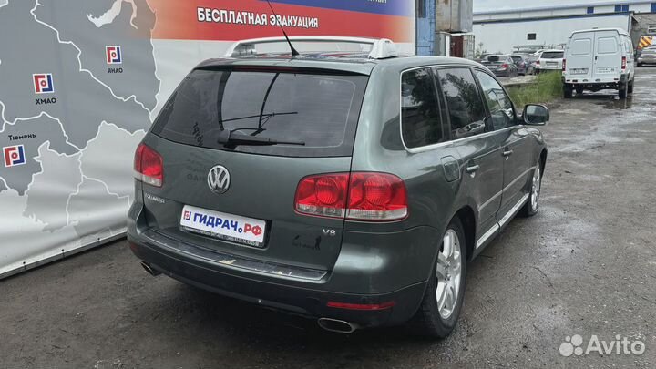 Фонарь задний наружный левый Volkswagen Touareg (GP) 7L6945095P