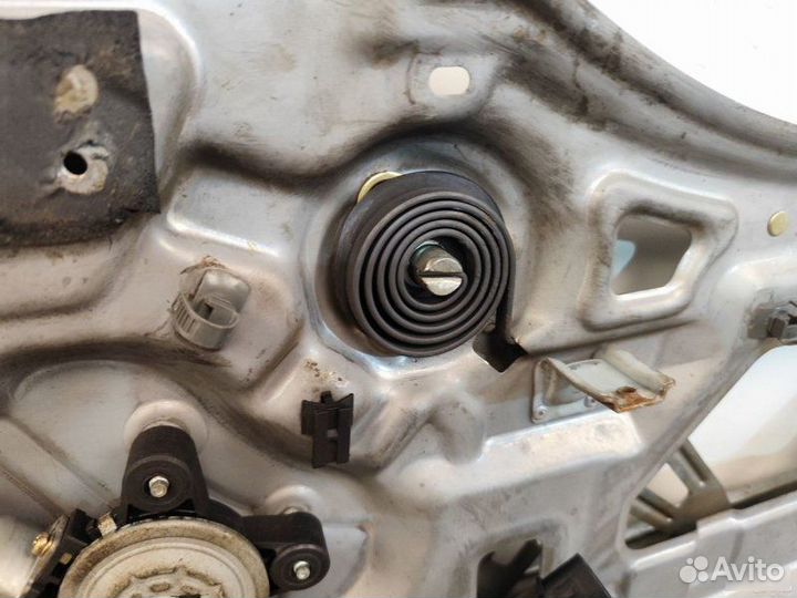 Стеклоподъемник задний правый Hyundai Santa Fe 1