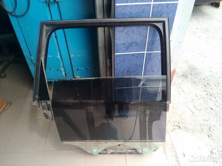 Стекло двери задней Volkswagen Touareg Фольксваге