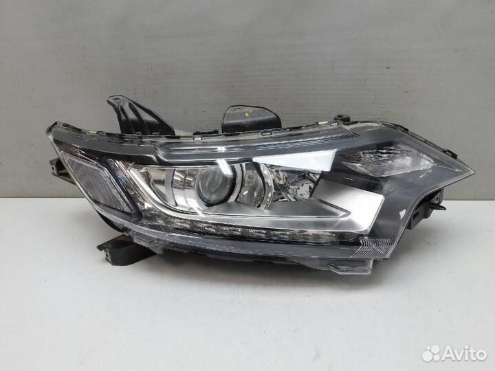 Фара правая Mitsubishi Outlander