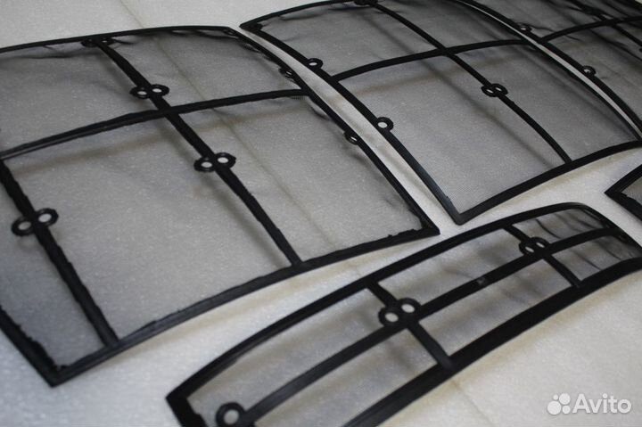 Защитная сетка в решетку Land Cruiser 200 2016 - 2