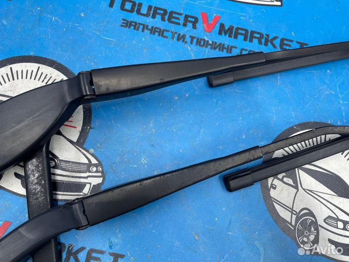 Держатели дворников передние Mercedes-Benz C-Class