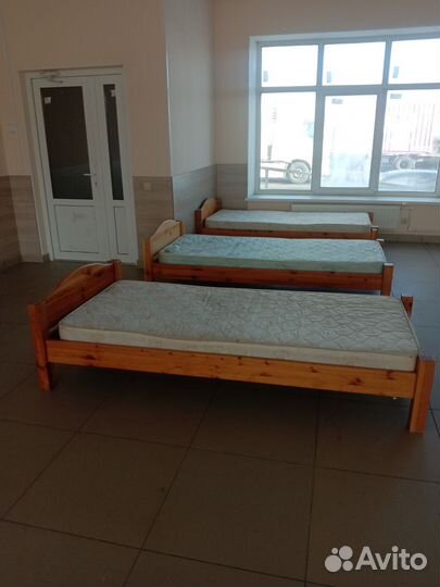 Кровать