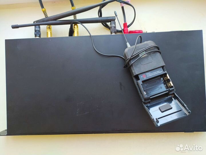 Беспроводная система микрофонов aha