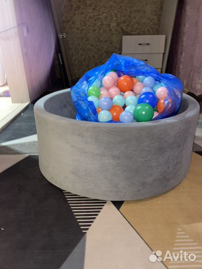 Сухой бассейн с шариками