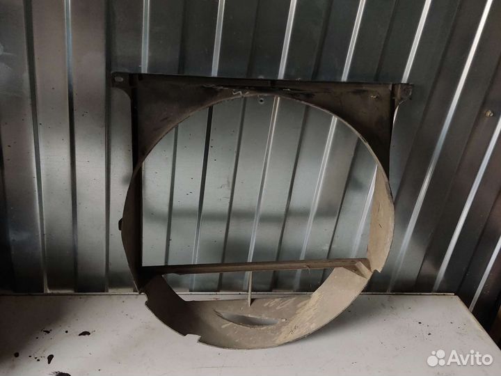 Диффузор радиатора вентилятора BMW E34 M50