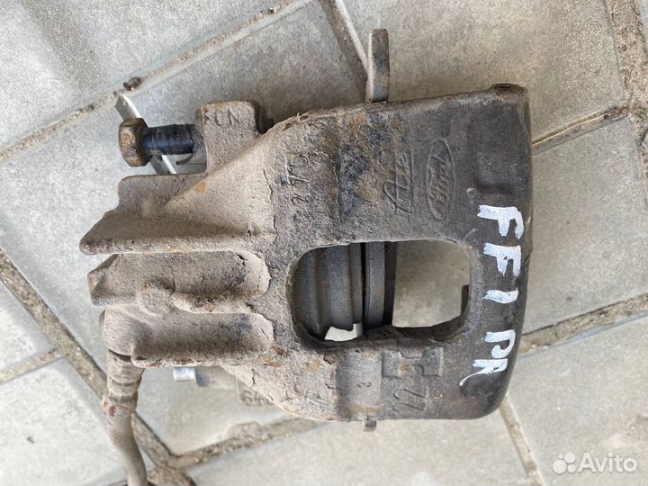 Тормозной суппорт передний правый Ford Focus 1