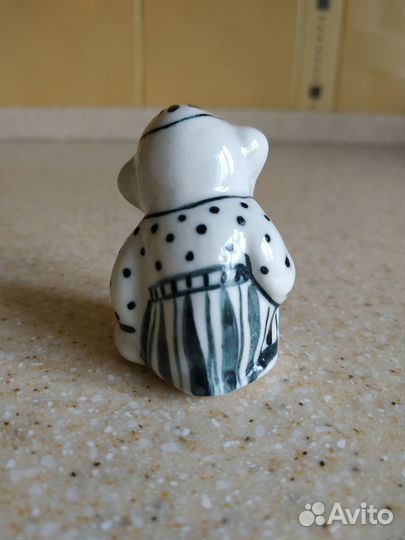 Фарфоровые статуэтки Обезьянок