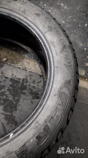 Goodyear Ultragrip 600 215/55 R17