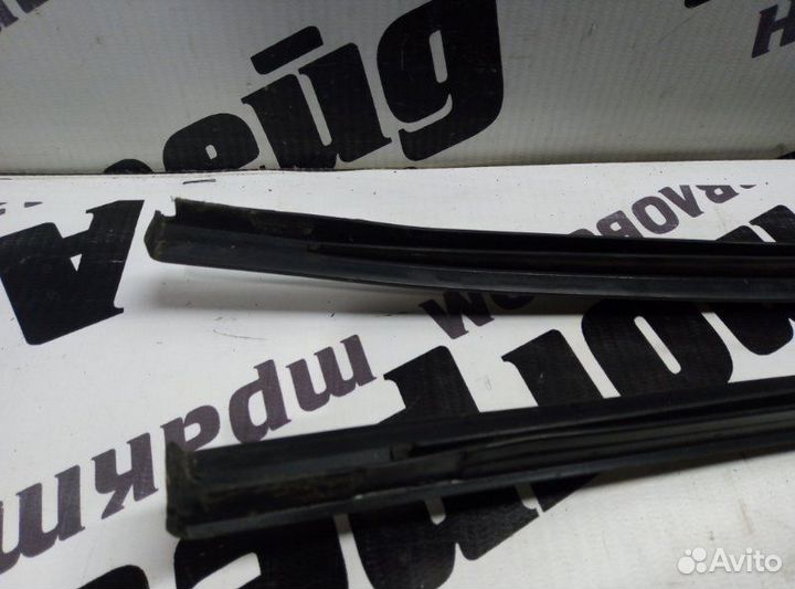 Молдинг лобового стекла Volkswagen Passat 3C5 BVY