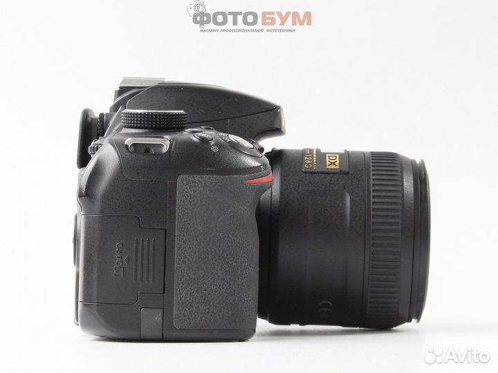 Nikon D3200 body + Nikon AF-S 40mm f2.8G Micro DX