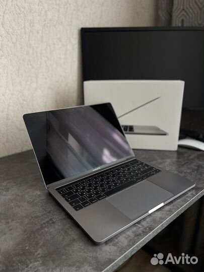 Apple MacBook Pro 13 touch bar