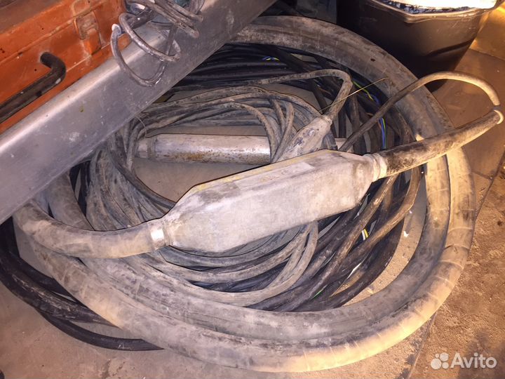 Высокочастотный глубинный вибратор со встроенным и