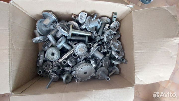 Горелки и крышки горелки газовой плиты