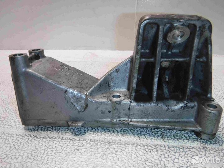 Кронштейн двигателя левый Iveco Daily 4 3.0JTD