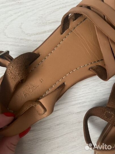 Сандалии для девочки zara